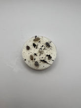 Load image into Gallery viewer, Winter Wonderland- Spicy macadamia Chai Reiki + Crystal Infused Wax Melt