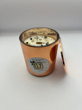 Load image into Gallery viewer, Winter Wonderland- Spicy macadamia Chai Reiki + Crystal Infused Candle